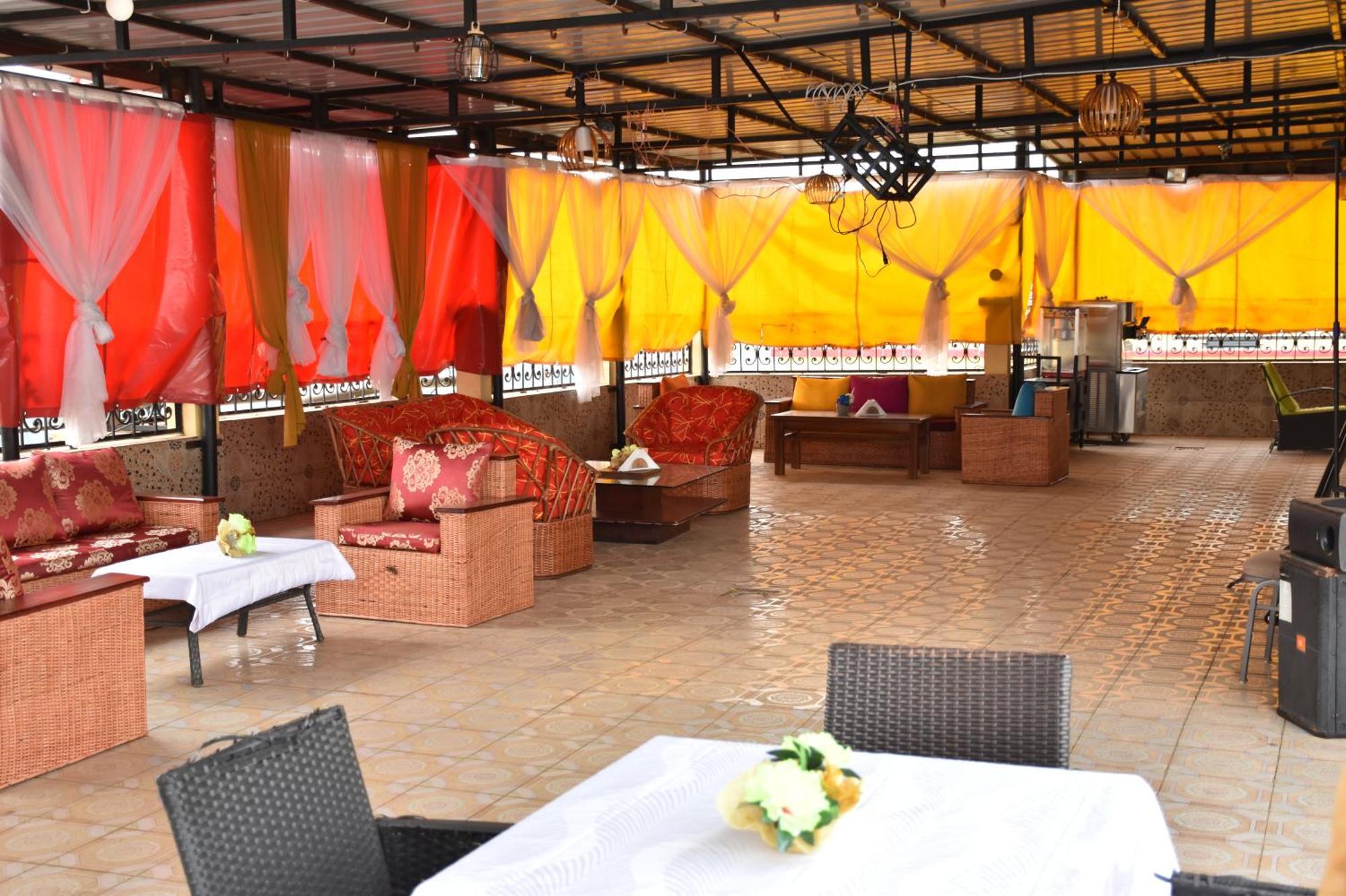Safyad Hotel Yaoundé Esterno foto